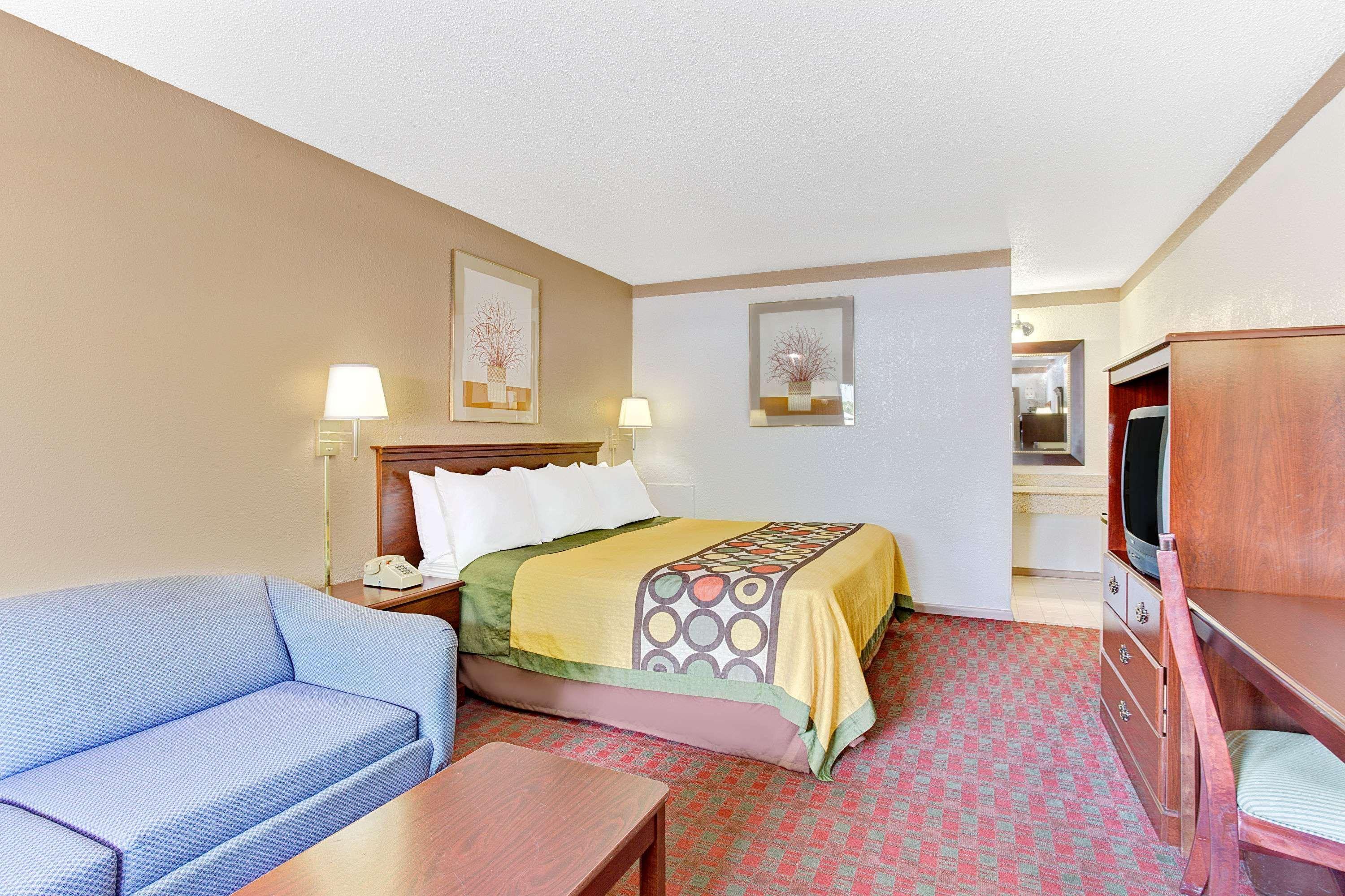 Отель Super 8 By Wyndham Williamsburg/Historic Area Экстерьер фото